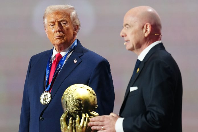 Football : le président de la Fédération norvégienne réclame la suppression du prix de la FIFA pour la paix attribué à Donald Trump