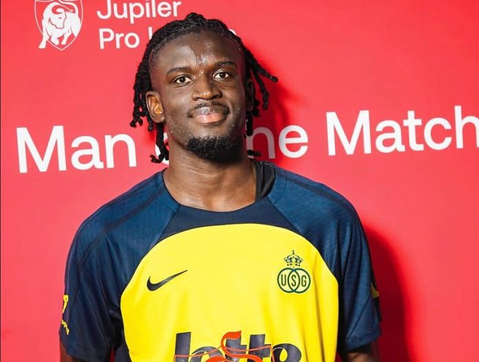 Le joueur de 21 ans avait rejoint le club belge en mars dernier en provenance du Lyn 1896 FK, en Norvège, avec un contrat courant jusqu’en 2030. Avant son arrivée en Belgique, Massiré Sylla s’était révélé en OBOS-ligaen, la deuxième division norvégienne, où il avait été élu meilleur jeune joueur du championnat.
