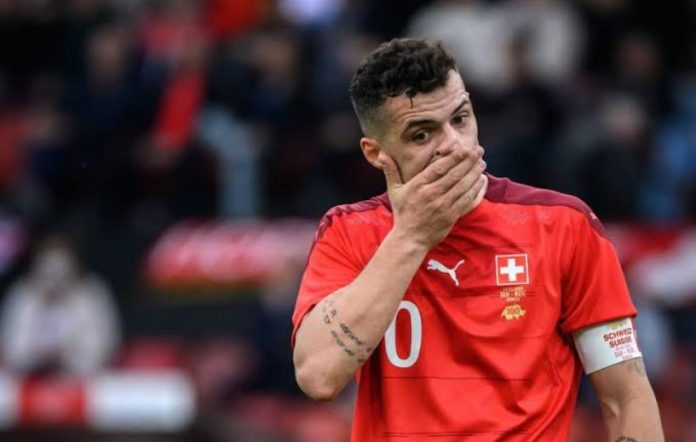 Faux certificats Covid : Granit Xhaka visé par une enquête en Suisse